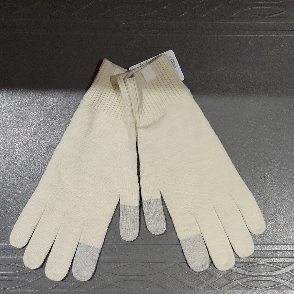 NWT: lululemon Warm Revelation Gloves